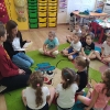 Duży czyta małemu - czytanie w przedszkolu-8