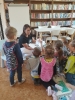Motylki z wizytą w Bibliotece Publicznej-7