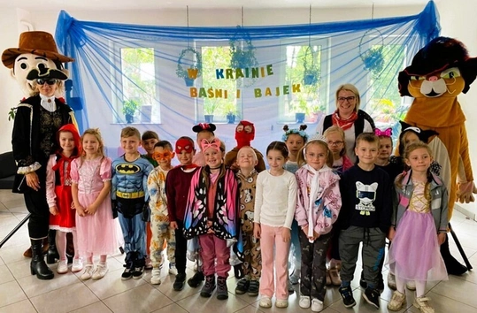 KOROWÓD BAŚNI I BAJEK