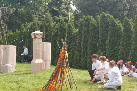 Genetyczna kopia dębu rogalińskiego posadzona w Czaczu