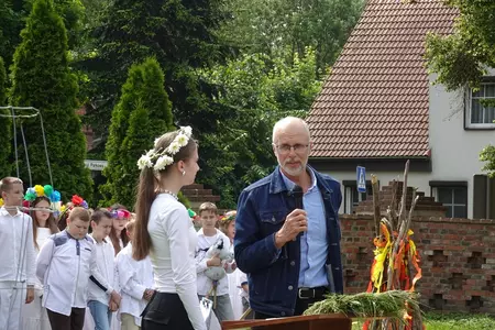 Genetyczna kopia dębu rogalińskiego posadzona w Czaczu