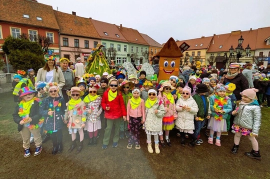 Powitanie wiosny na śmigielskim rynku